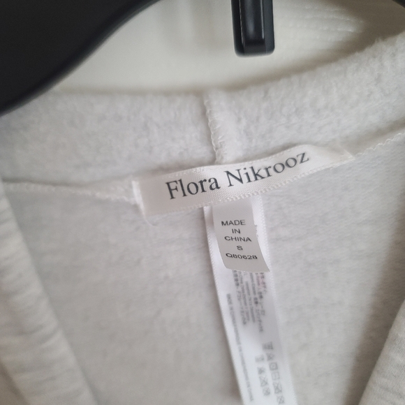 Cute hoodie with lace shoulders - Picture 3 of 4